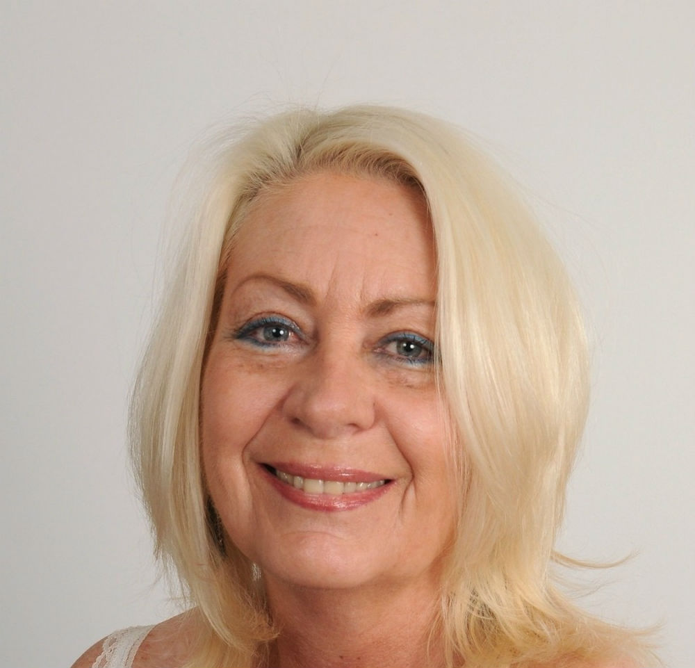 Oelala Mooi Weer Heb Jij Zin In Buitensex Met Deze Sexheks Buitensex