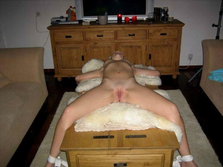 Studente Opleiding Tot Zilversmid Zoekt Ook Wel De Boeien Kinky, Extreme & Bizarre Sm