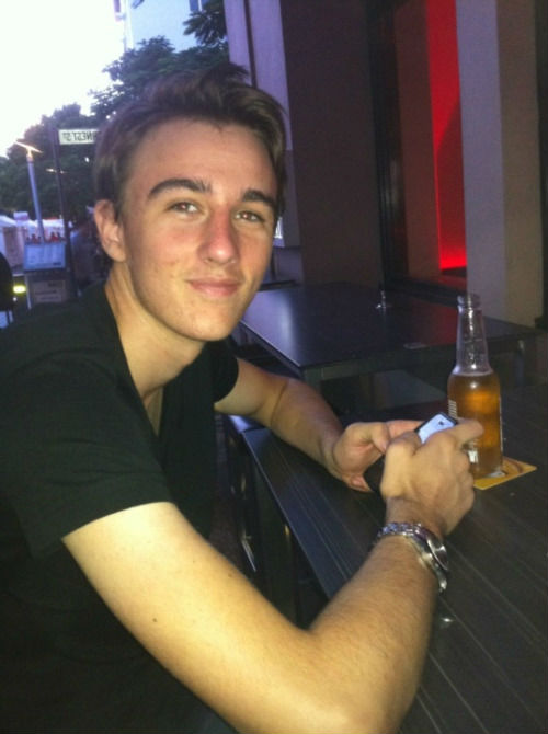 Wie Durft Deze Gay Boy In Zijn Kontje Te Neuken? Man Zoekt Man