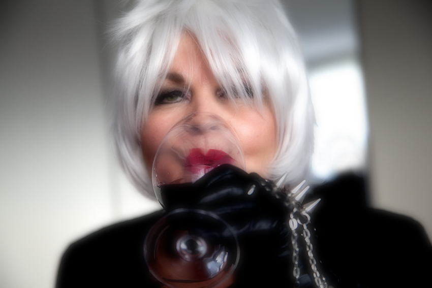 Lady Iris Geeft Een Feestje Bdsm