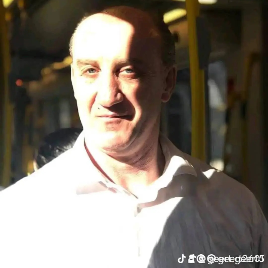 Ondeugende Weduwe Je Zoekt Deze Mooie Man Betaling In Natura